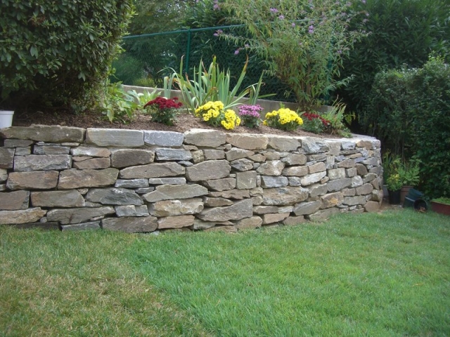 The Decorative Possibilities for the Functional Retaining Wall | Potomac MD